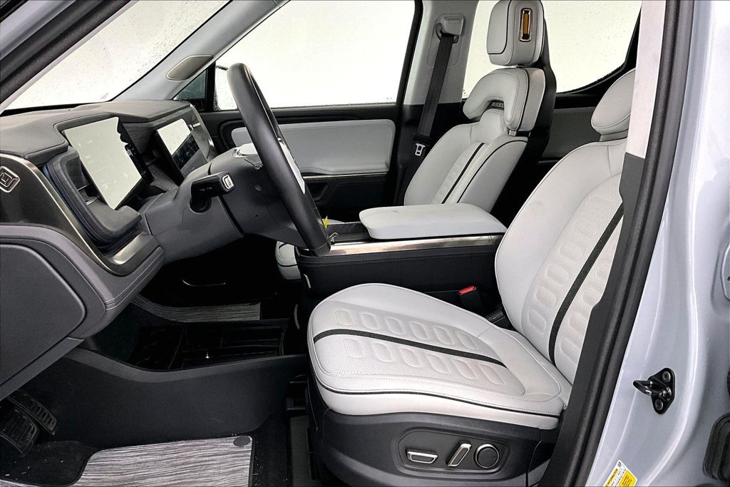 Used 2025 Rivian R1T Adventure Dual AWD/4WD image 30
