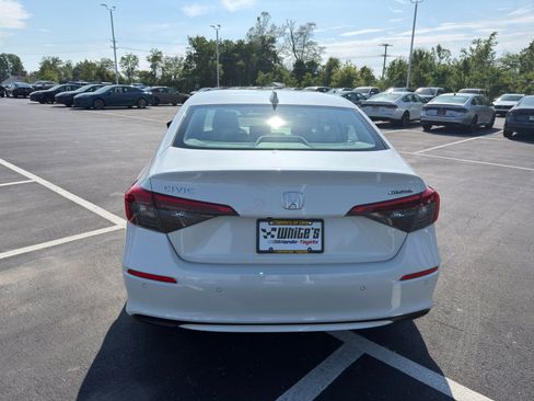 Used 2023 Honda Civic Touring image 5