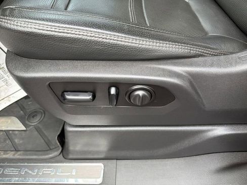 Used 2022 GMC Sierra 3500 Denali w/ Technology Package image 15