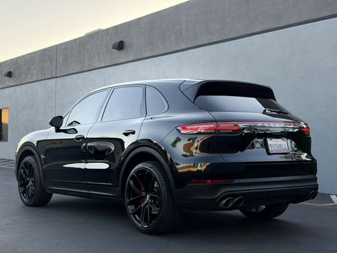 Used 2019 Porsche Cayenne S image 2