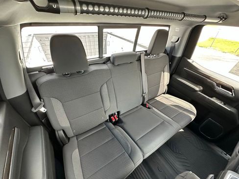 Used 2025 Chevrolet Silverado 1500 LT Trail Boss w/ Convenience Package II AWD/4WD image 23