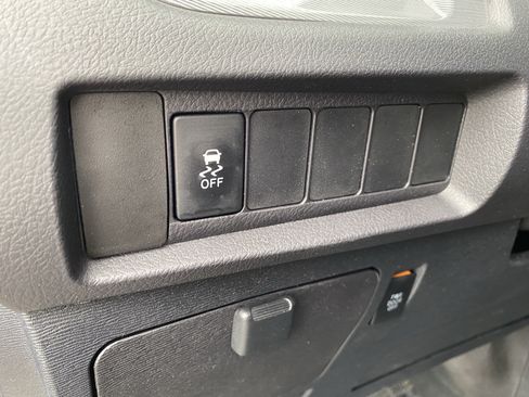 Used 2020 Toyota Sienna SE w/ Nightshade Edition FWD image 21