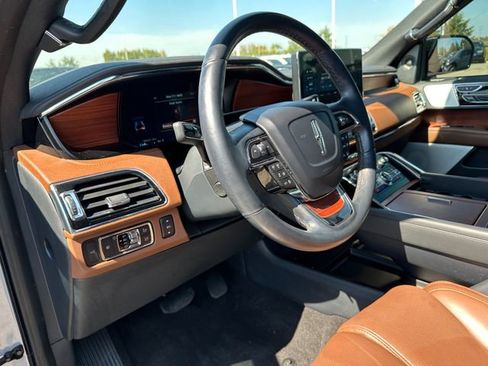 Used 2022 Lincoln Navigator Reserve image 27