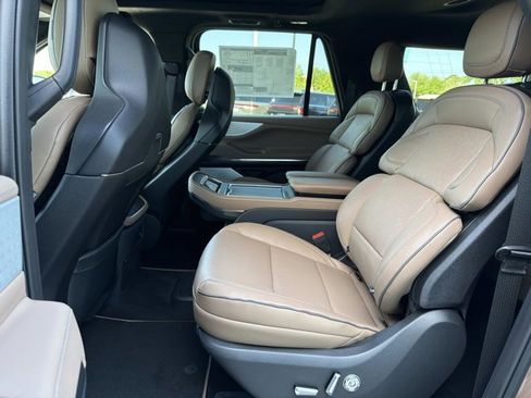 New 2026 Lincoln Navigator L Black Label AWD/4WD image 16