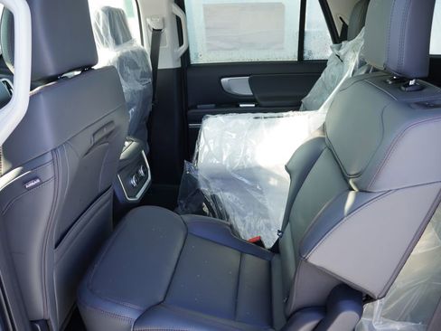 New 2025 Ford Expedition Active image 12