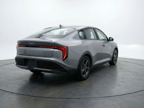 Used 2025 Kia K4 LXS image 9