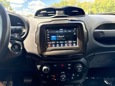 Used 2021 Jeep Renegade Latitude AWD/4WD image 16
