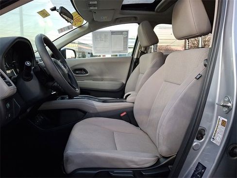 Used 2017 Honda HR-V EX image 19