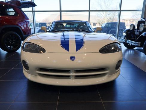 Used 1996 Dodge Viper RT/10 image 2