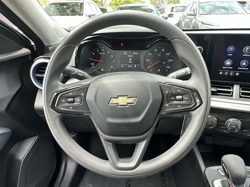 Used 2025 Chevrolet Trax LS FWD image 15