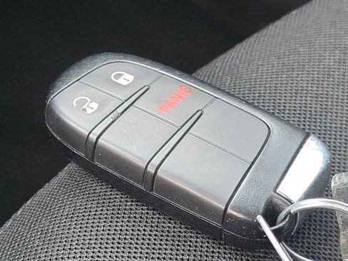 Used 2023 Jeep Renegade Latitude AWD/4WD image 32