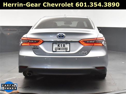 Used 2022 Toyota Camry XLE image 6