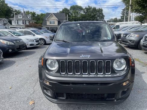 Used 2018 Jeep Renegade Latitude AWD/4WD image 2
