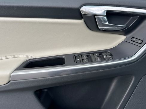 Used 2017 Volvo XC60 T5 Dynamic w/ Advanced Package image 10