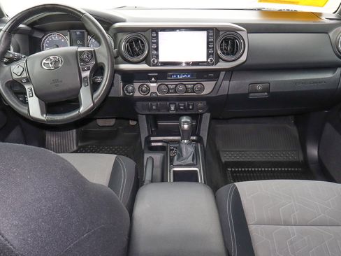Used 2022 Toyota Tacoma TRD Off-Road image 10