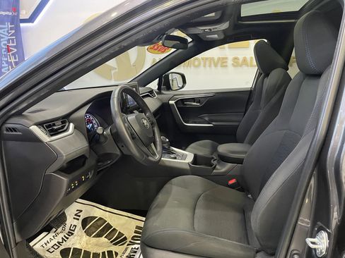 Used 2022 Toyota RAV4 SE w/ Convenience Package image 21