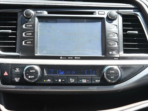 Used 2016 Toyota Highlander XLE AWD/4WD image 21