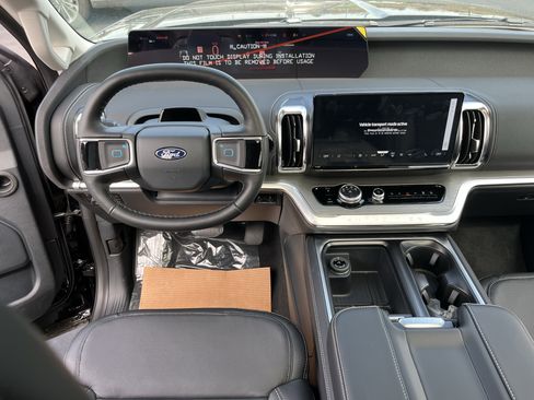 New 2026 Ford Expedition Max Platinum w/ Driver's Package image 8