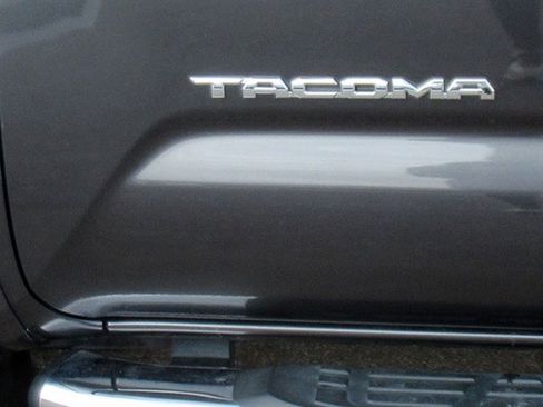 Used 2020 Toyota Tacoma Limited image 36