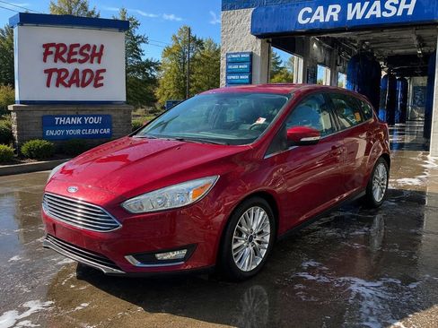 Used 2017 Ford Focus Titanium w/ Titanium Technology Package FWD image 1