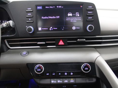 Used 2022 Hyundai Elantra SEL FWD image 32