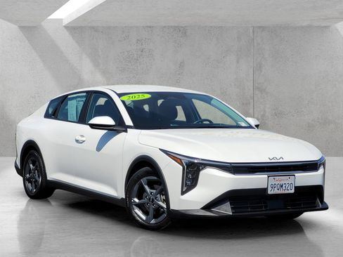 Used 2025 Kia K4 FWD image 1