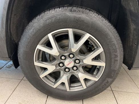 Used 2022 GMC Acadia SLE w/ Driver Convenience Package image 11