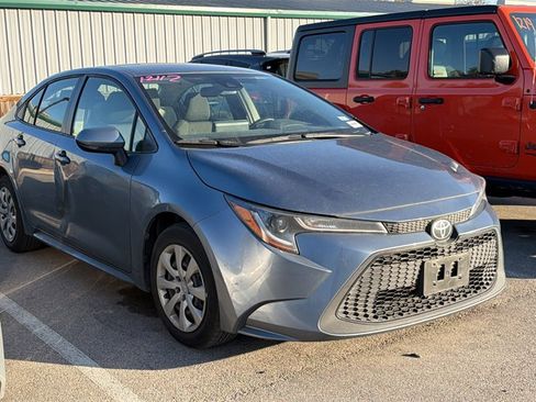 Certified 2022 Toyota Corolla LE image 3