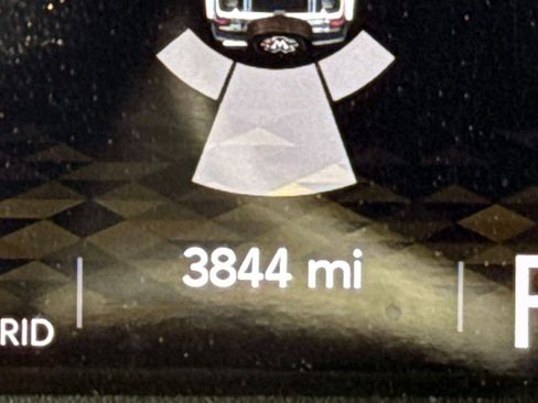 Used 2024 Jeep Wrangler Unlimited Sahara w/ Technology Group image 17