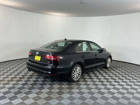 Used 2016 Volkswagen Jetta SEL w/ Lighting Package FWD image 5