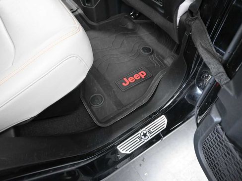 Used 2021 Jeep Gladiator Mojave AWD/4WD image 11