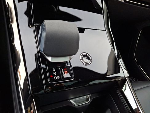 New 2025 Land Rover Range Rover Sport SE image 11