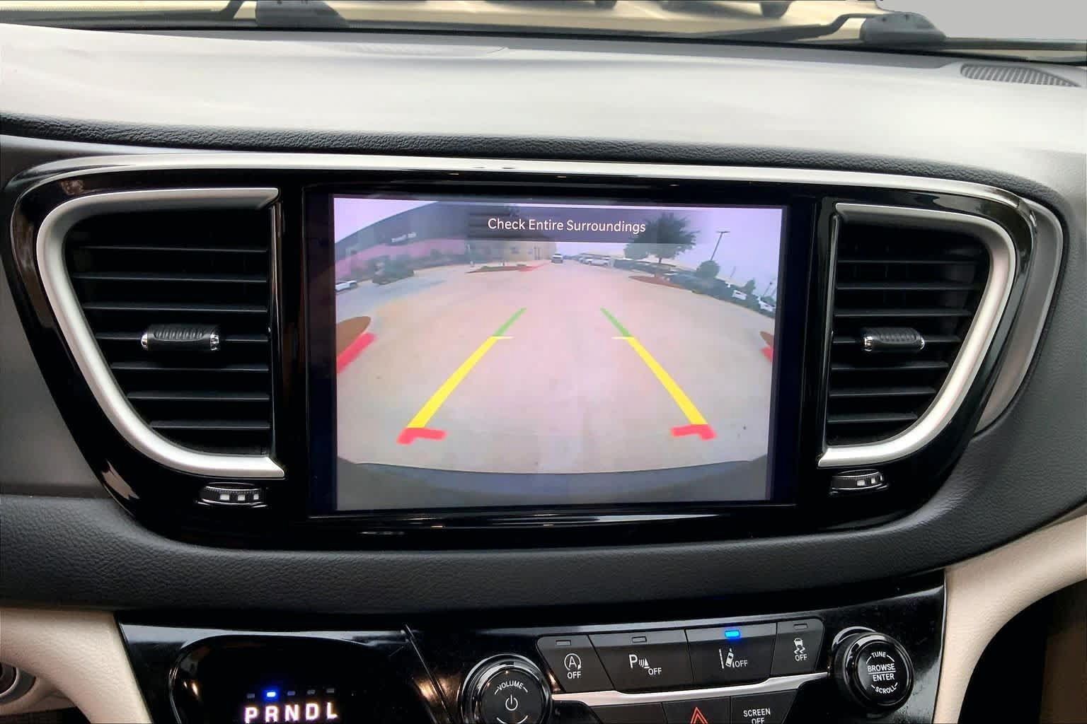 Used 2023 Chrysler Pacifica Touring-L FWD image 29