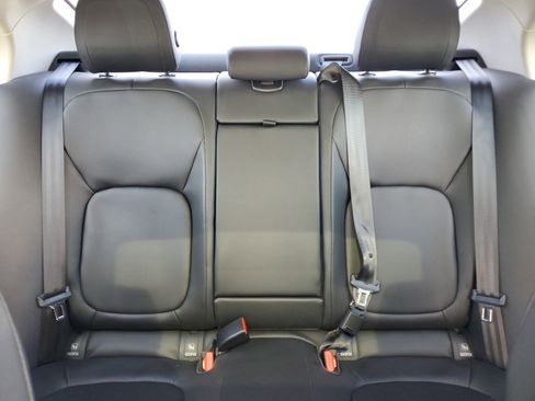 Used 2019 Jaguar XE Premium image 29