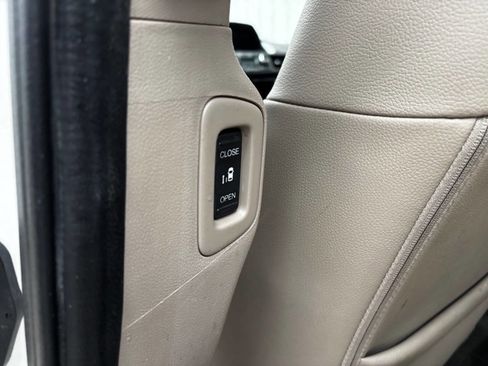Used 2014 Honda Odyssey Touring image 32