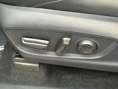 Used 2025 Toyota Tacoma Limited image 54