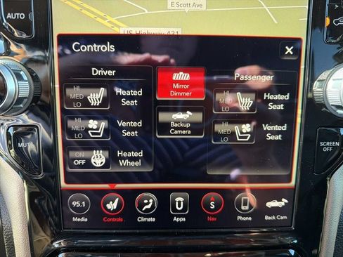 Used 2019 RAM 1500 Laramie AWD/4WD image 40