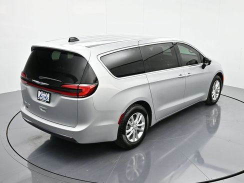 New 2026 Chrysler Pacifica Select image 29