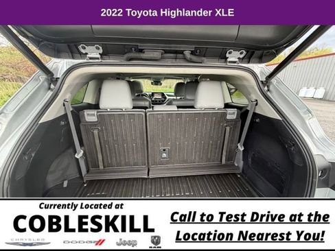 Used 2022 Toyota Highlander XLE AWD/4WD image 11