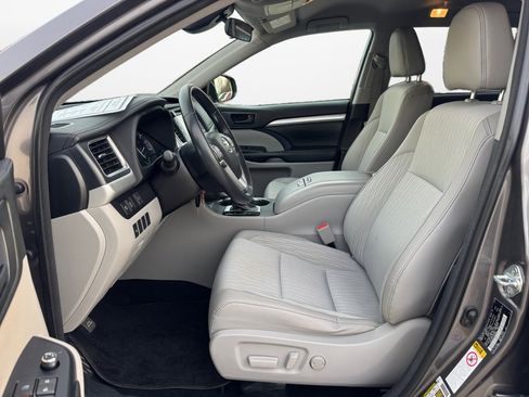 Used 2018 Toyota Highlander Plus image 11