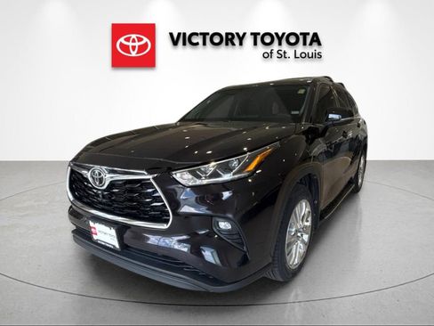 Used 2022 Toyota Highlander Limited FWD image 7