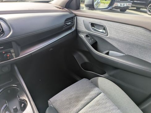 Certified 2023 Nissan Rogue SV image 18