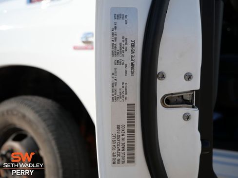 Used 2024 RAM 3500 Tradesman w/ Chrome Appearance Group image 26