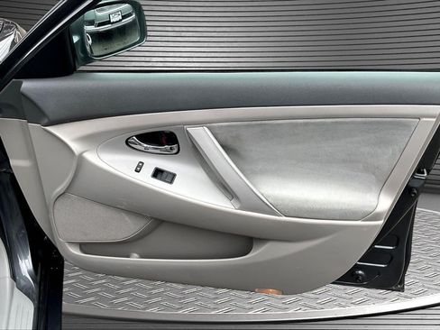Used 2009 Toyota Camry LE FWD image 26