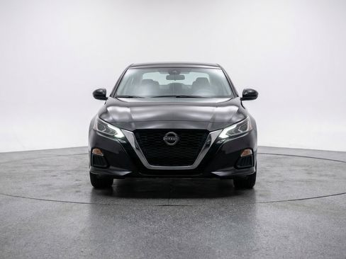 Used 2025 Nissan Altima 2.5 SV FWD image 2