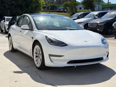 Used 2023 Tesla Model 3 Standard Range RWD image 7