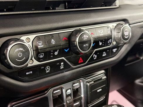 Used 2024 Jeep Wrangler Unlimited Sahara w/ Technology Group AWD/4WD image 16