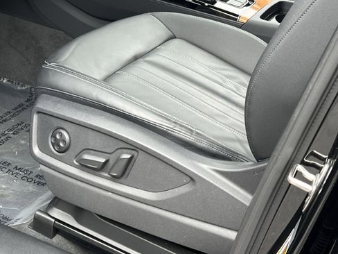 Used 2023 Audi Q5 2.0T Premium w/ Convenience Package image 12