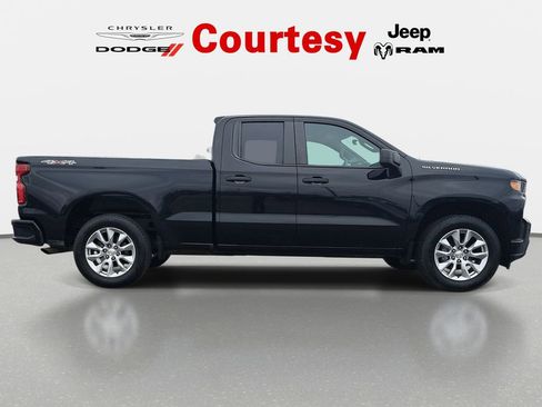 Used 2021 Chevrolet Silverado 1500 Custom image 4