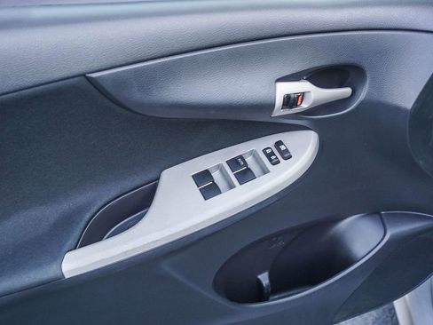 Used 2010 Toyota Corolla S FWD image 19